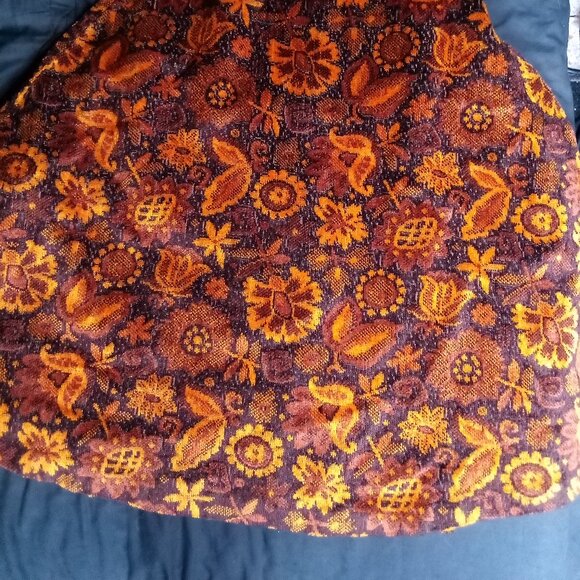 Vintage Denmark's Floral Chenille Tapestry Pattern Wool Cape Cloak - Picture 8 of 8